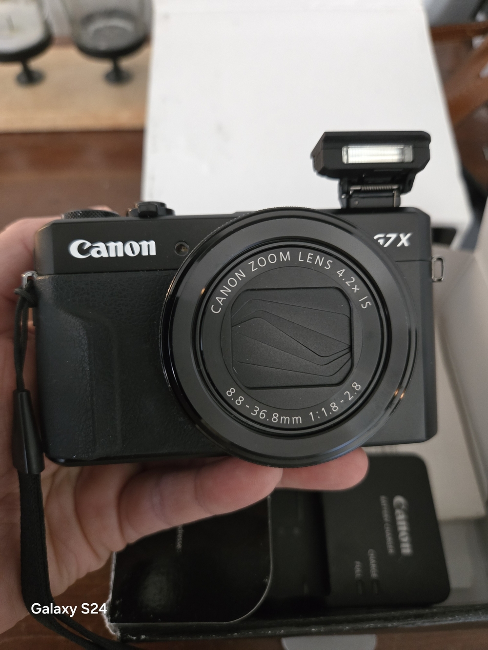 Canon PowerShot Compact Digital Camera in Black - Picture 7 of 10